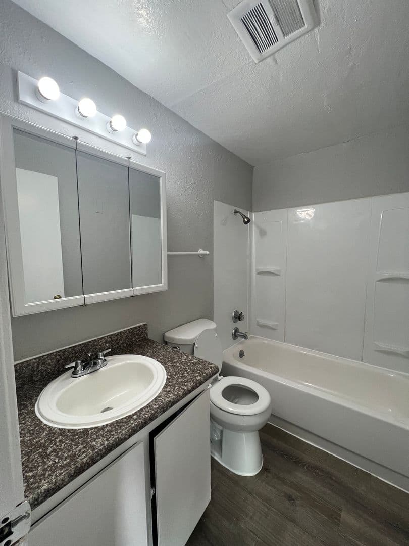 Portland Apartment: 16000 SE Alder St.