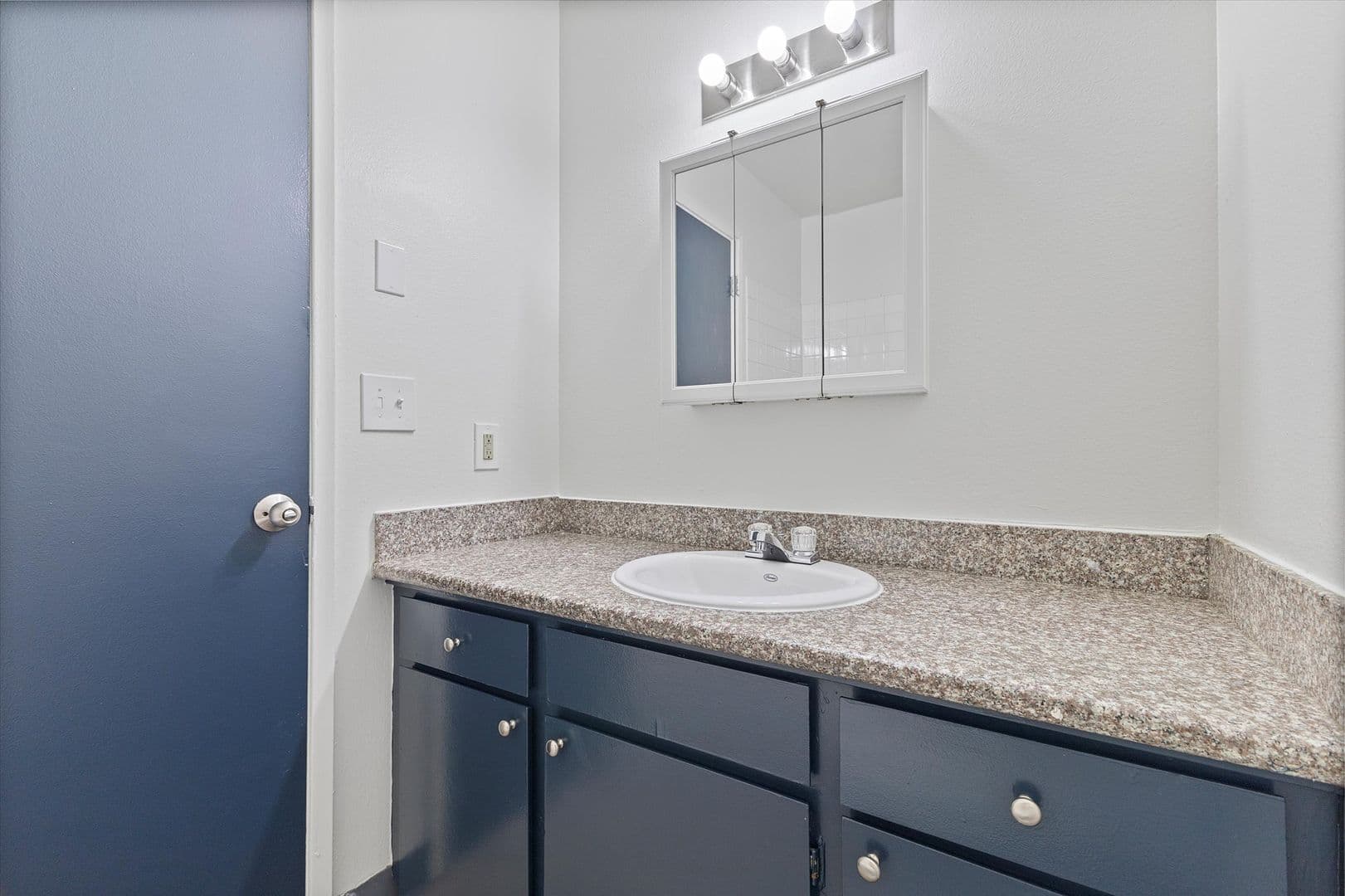 Portland Apartment: 16124 SE Alder St.