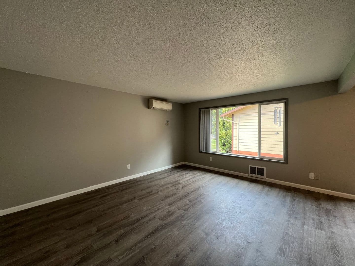 Portland Apartment: 621 NE 162nd