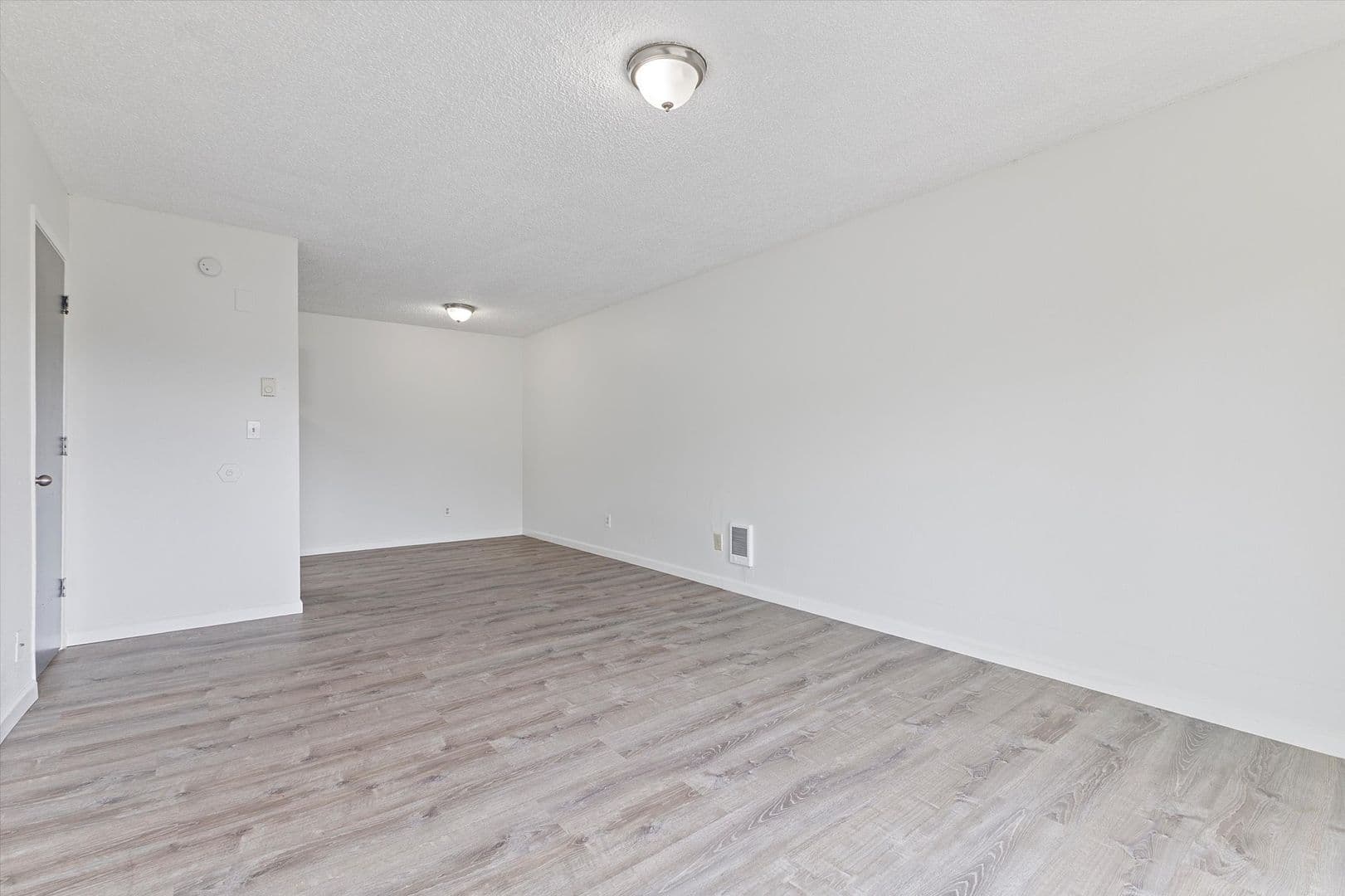 Portland Apartment: 16124 SE Alder St.