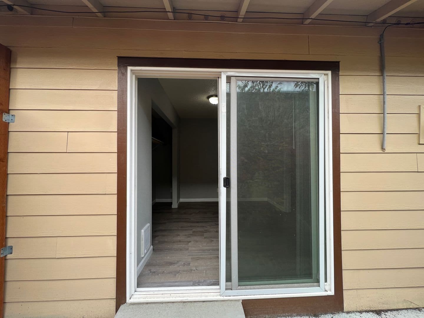 Portland Apartment: 746 SE 187th ave