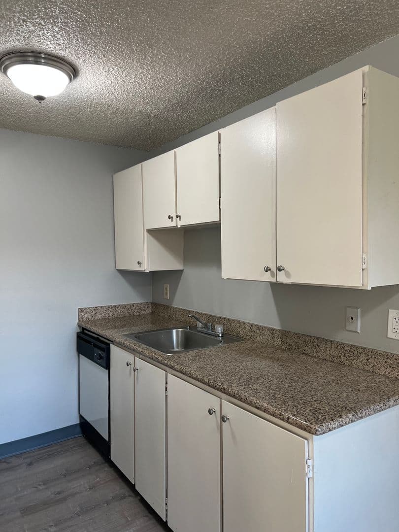 Portland Apartment: 203 SE 162nd