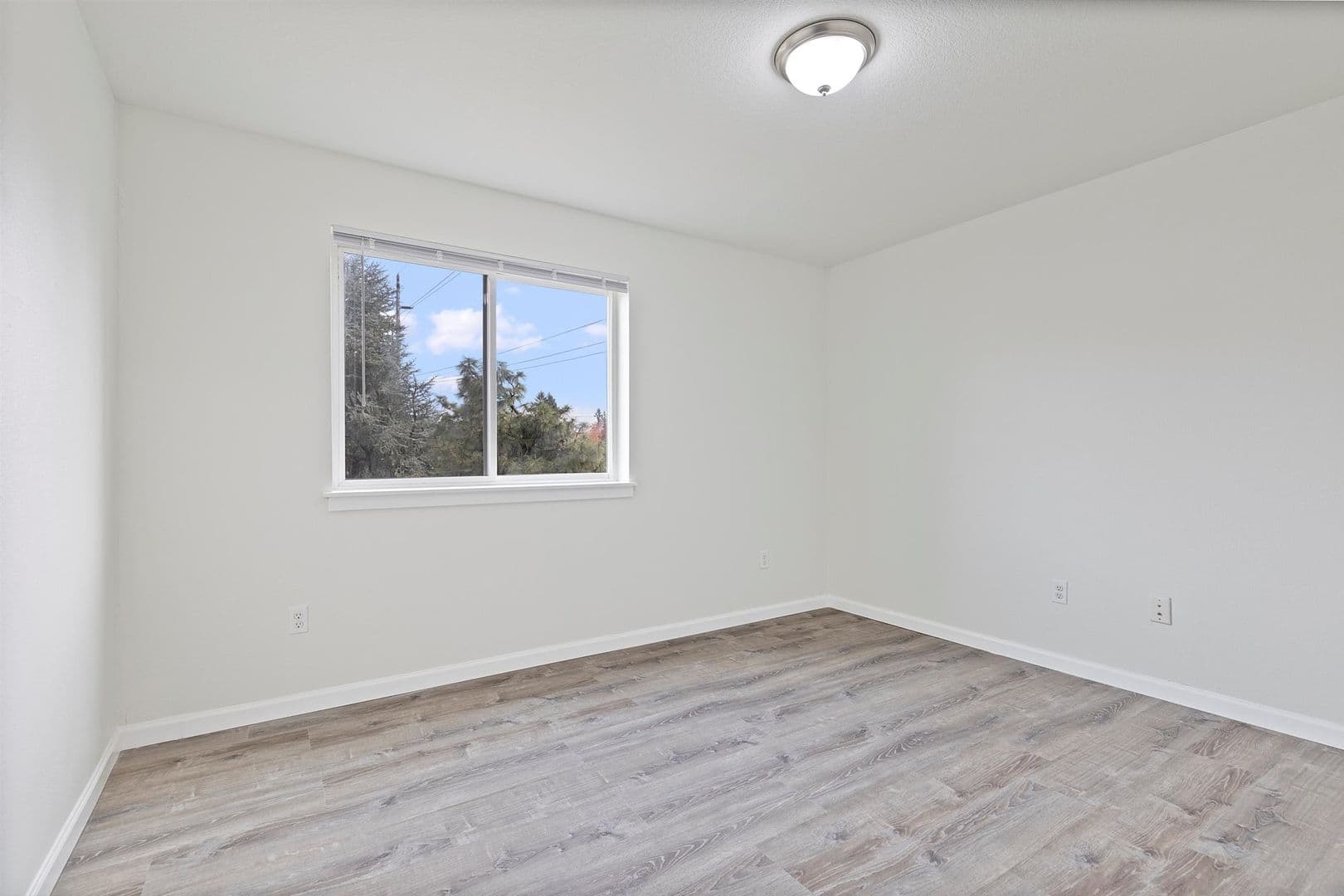 Portland Apartment: 450 SE 127th Ave.