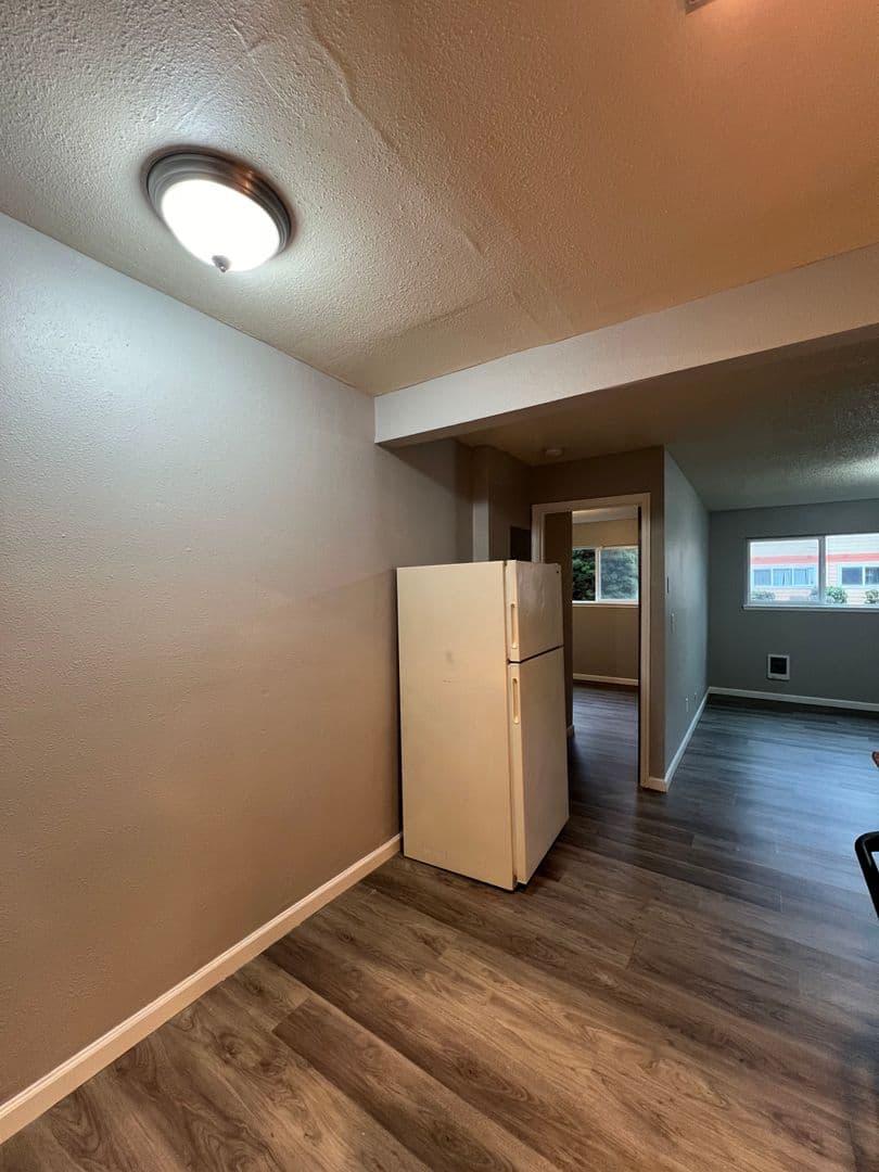 Portland Apartment: 16124 SE Alder St.