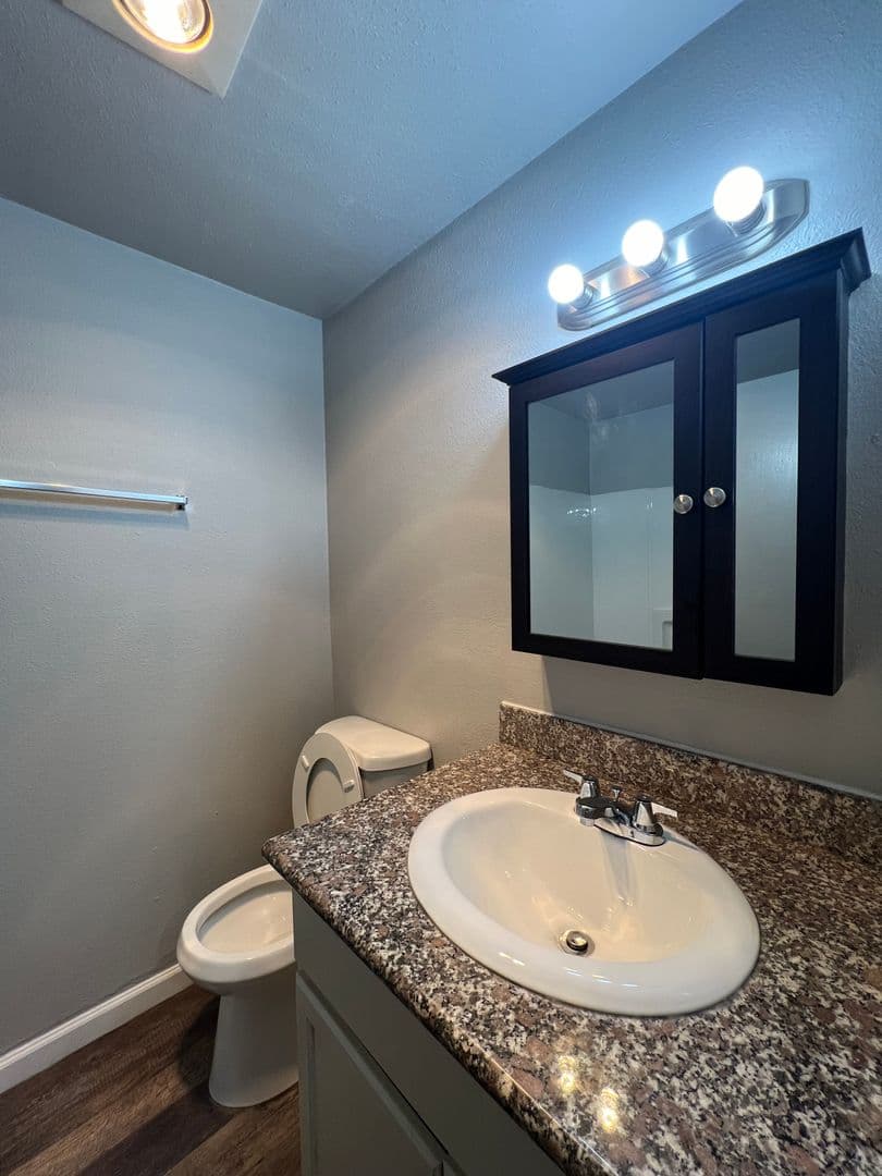 Portland Apartment: 17439 SE Stark St