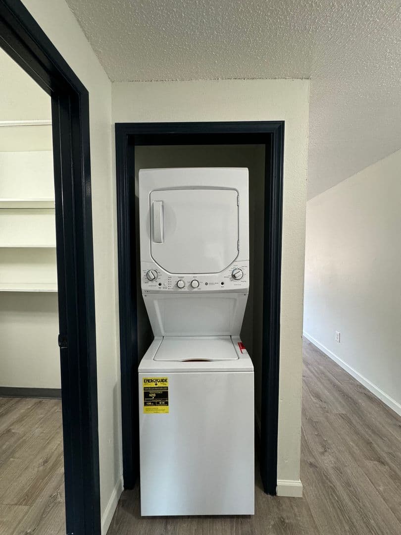 Portland Apartment: 621 NE 162nd
