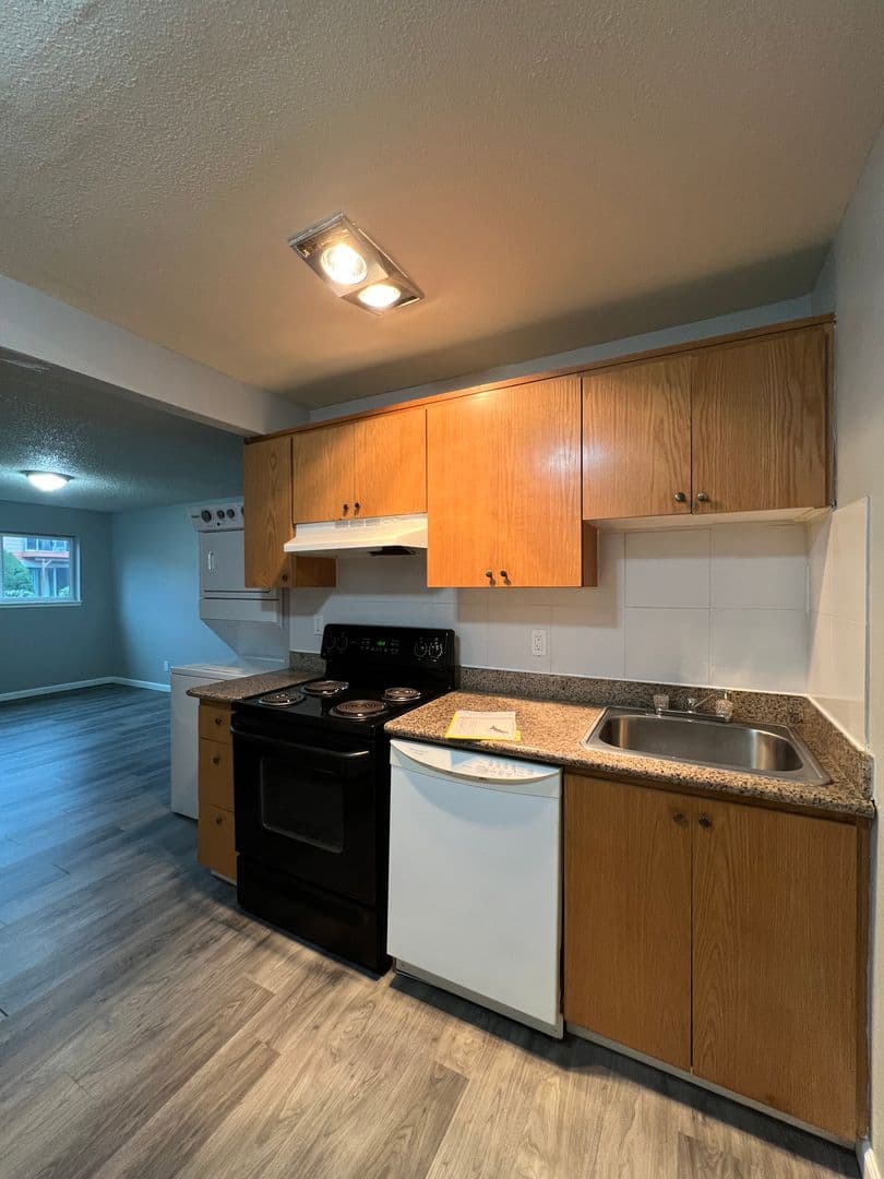 Portland Apartment: 16124 SE Alder St.