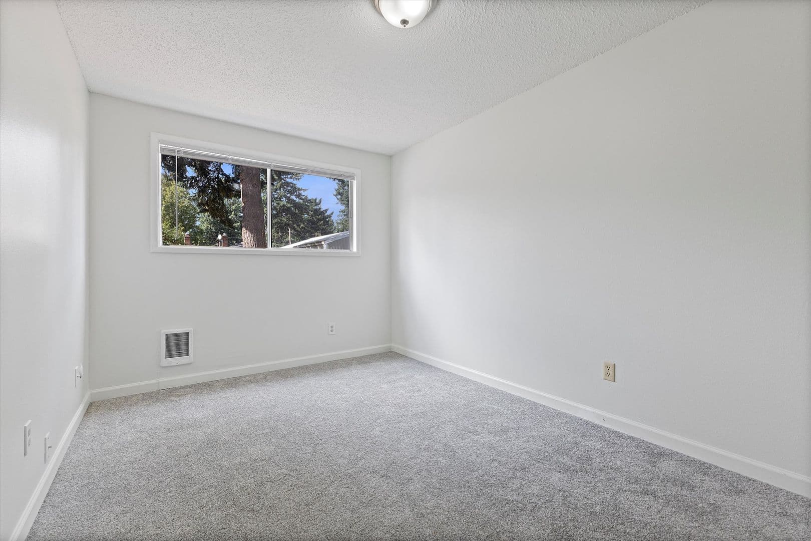 Portland Apartment: 10325 NE Hancock St.