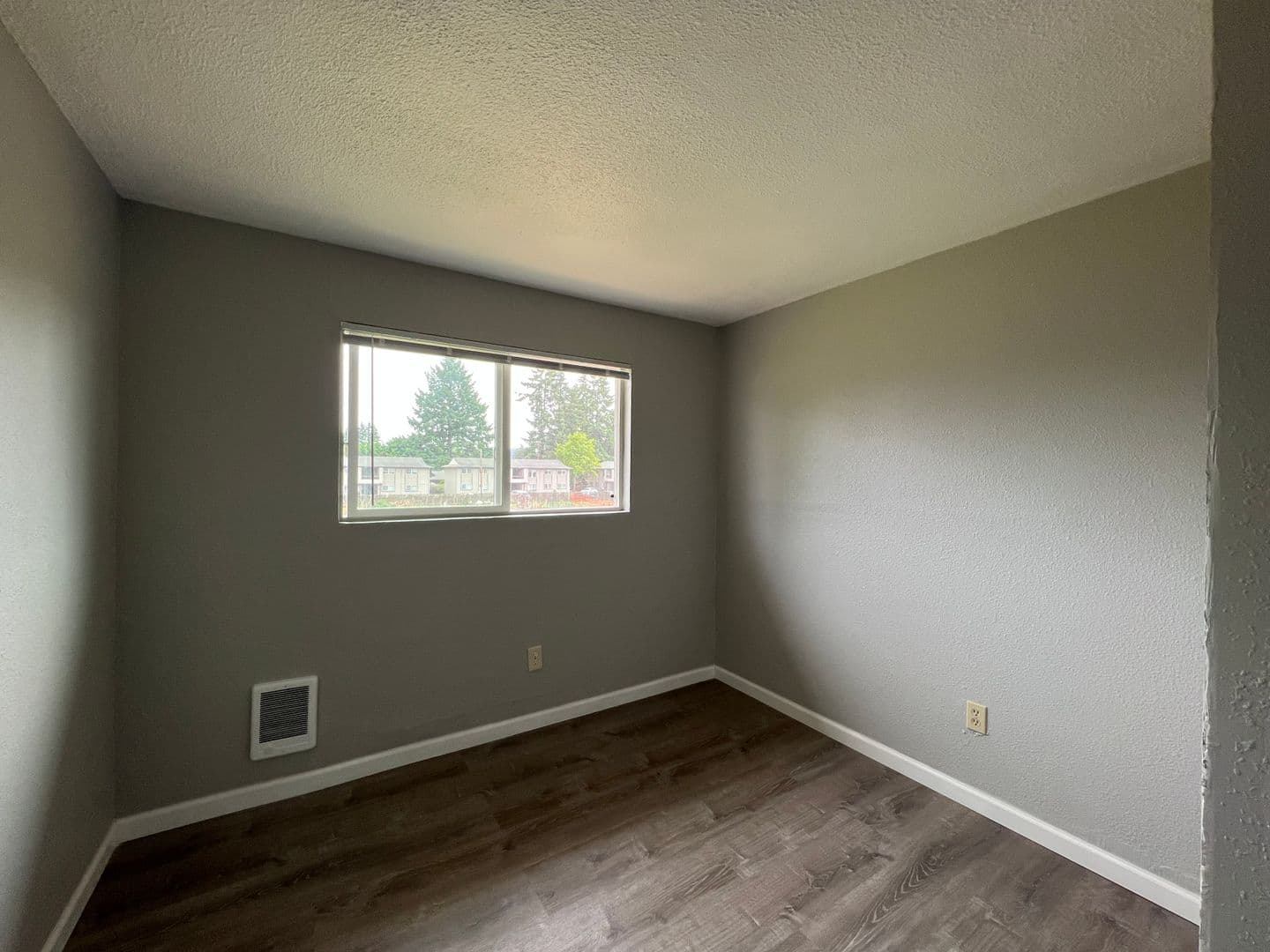 Portland Apartment: 16000 SE Alder St.