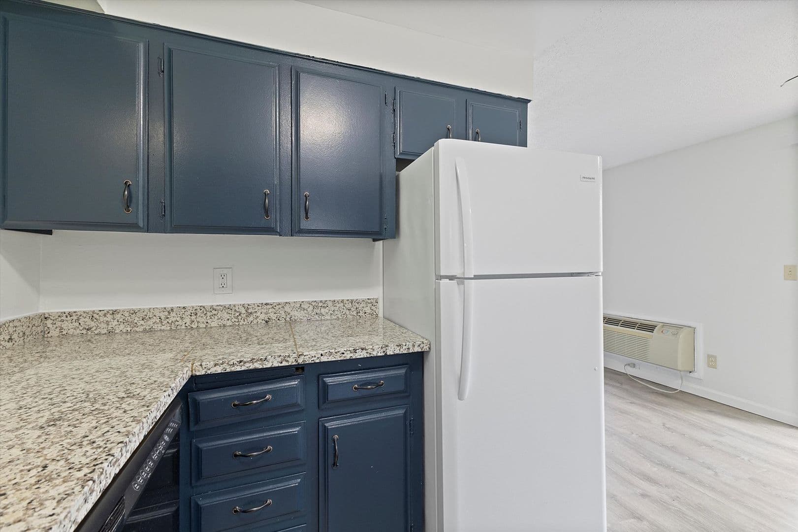 Portland Apartment: 10325 NE Hancock St.