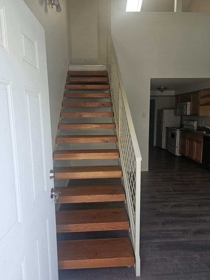 Portland Apartment: 12026 SE Ash St