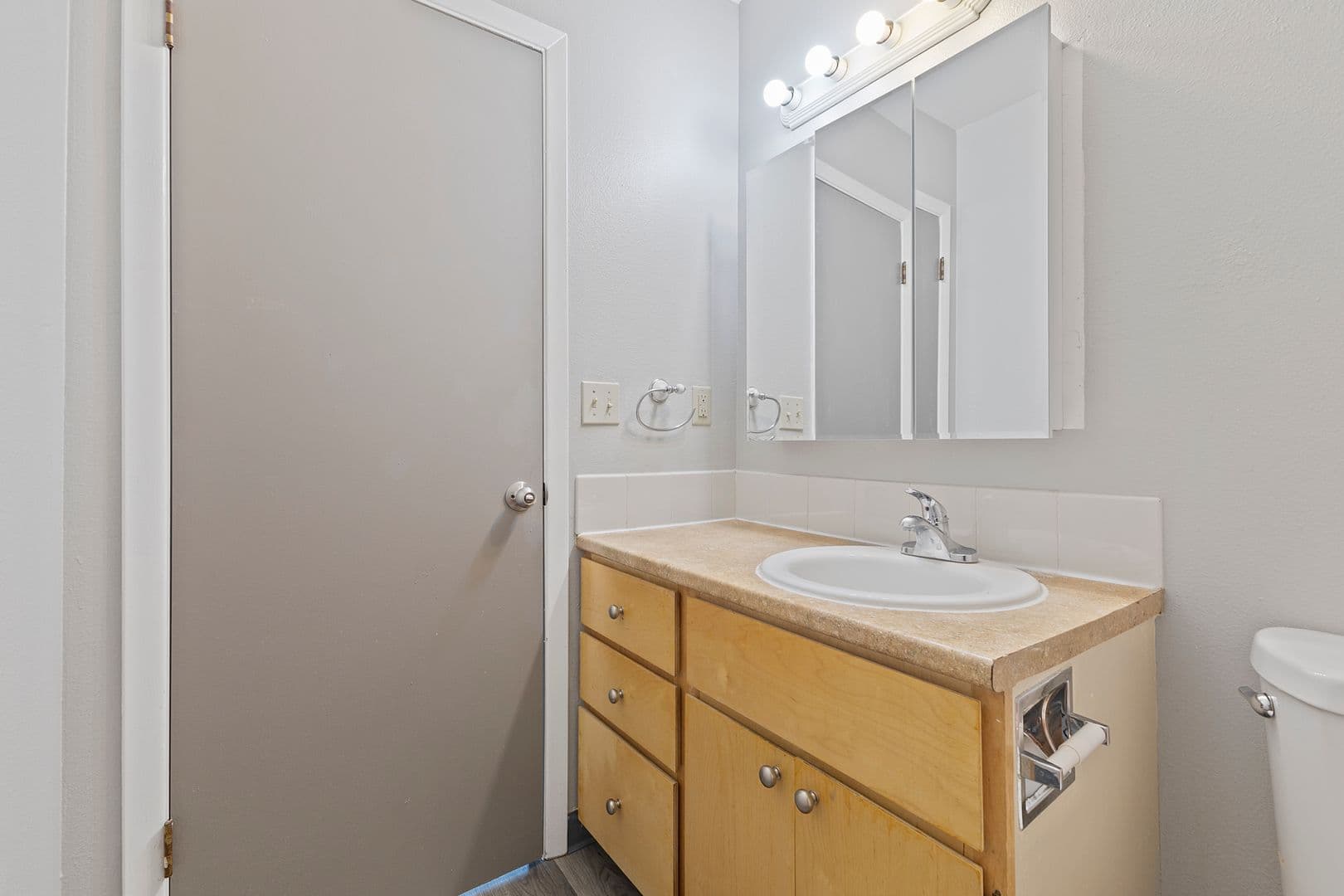Portland Apartment: 14021 SE Stark