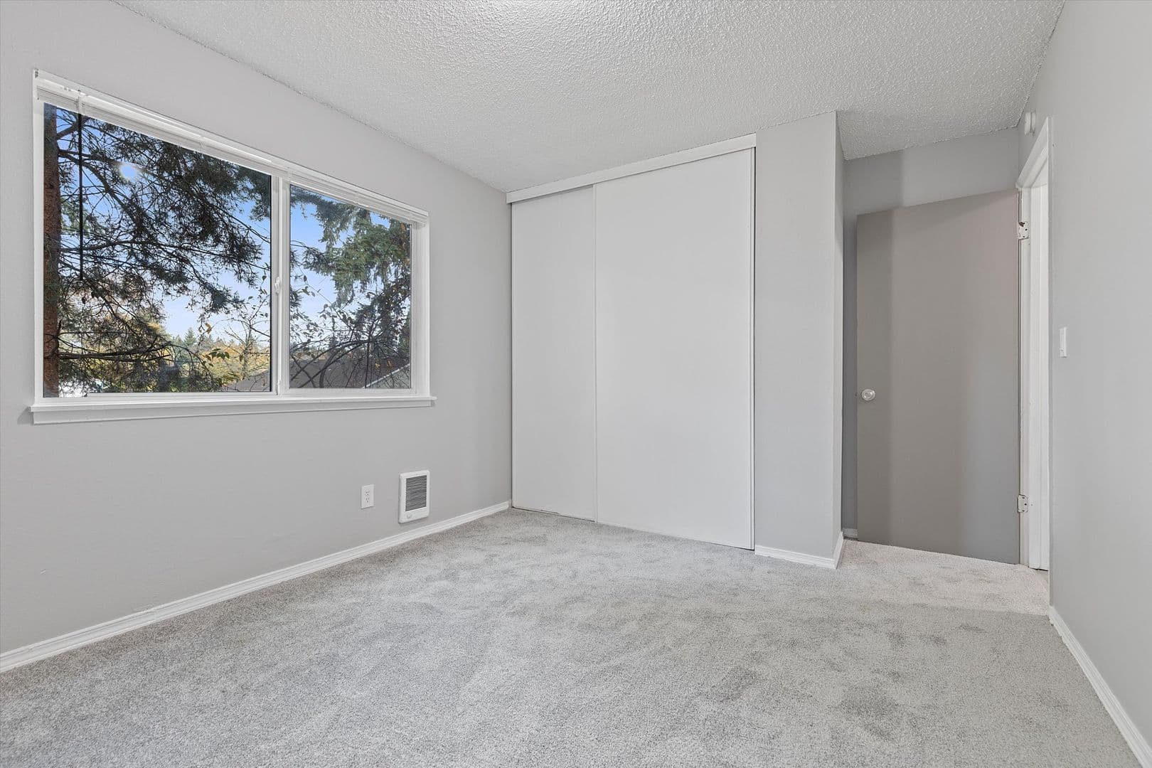 Portland Apartment: 13801-13865 SE Stark