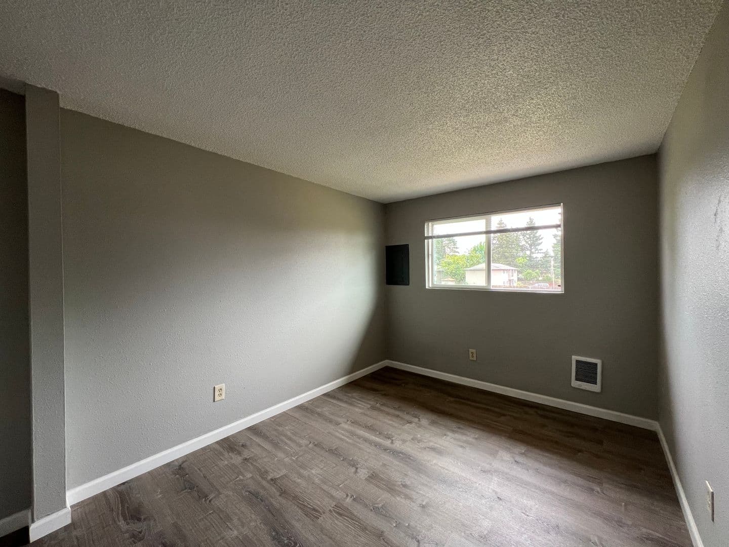 Portland Apartment: 16000 SE Alder St.