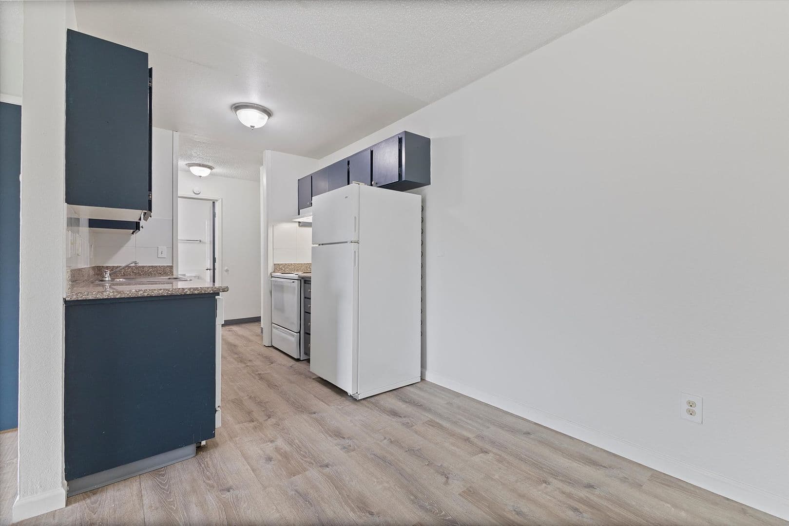Portland Apartment: 16124 SE Alder St.
