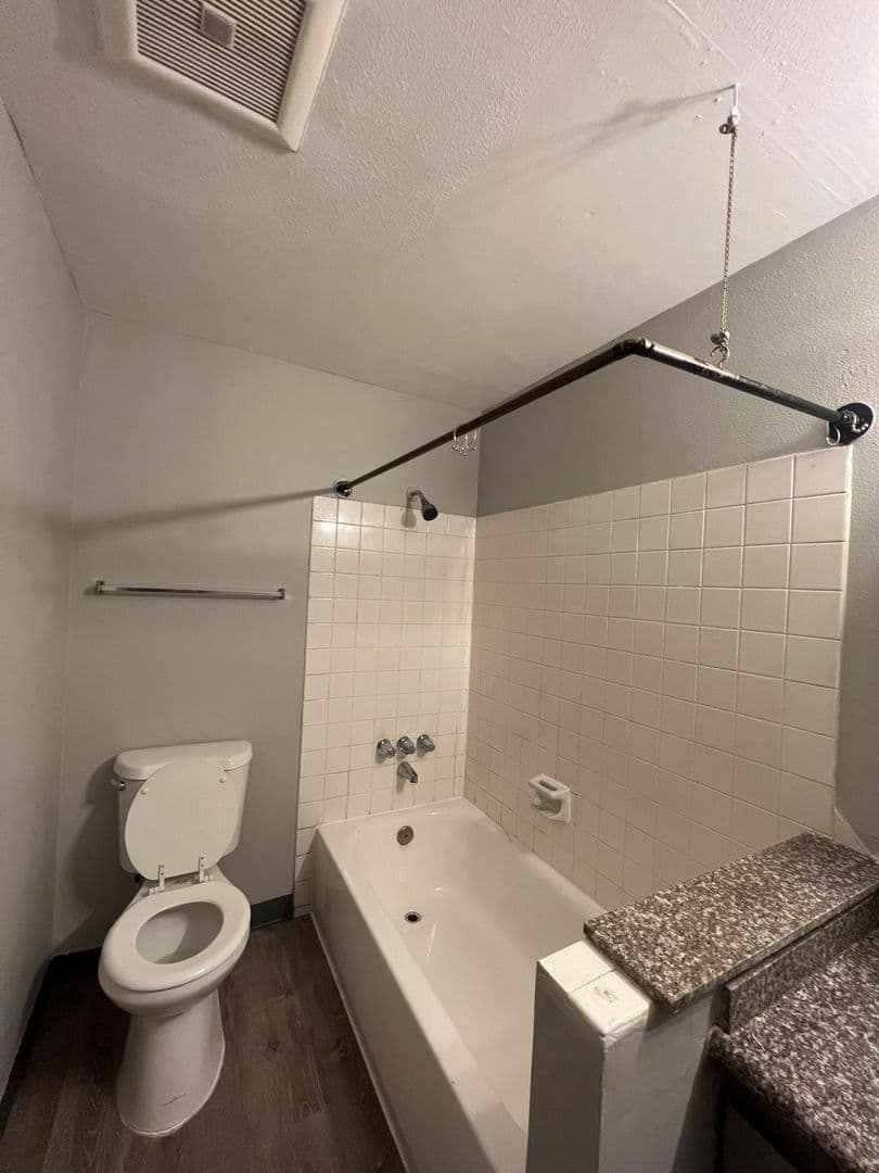 Portland Apartment: 621 NE 162nd