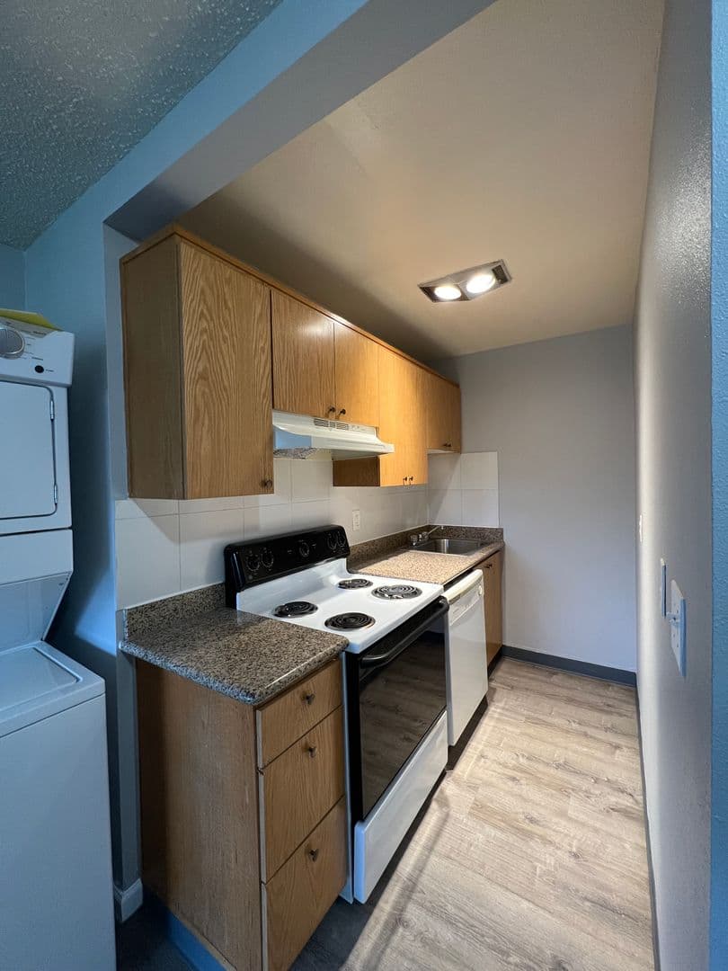 Portland Apartment: 16124 SE Alder St.