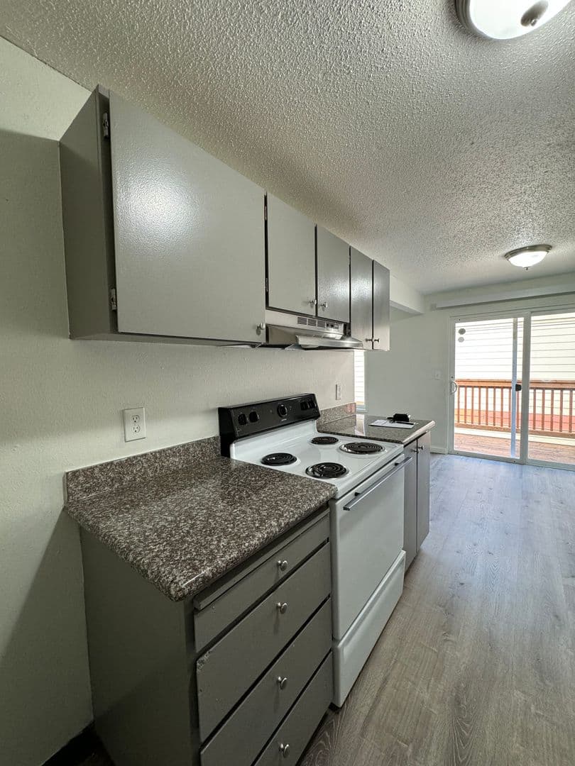 Portland Apartment: 621 NE 162nd