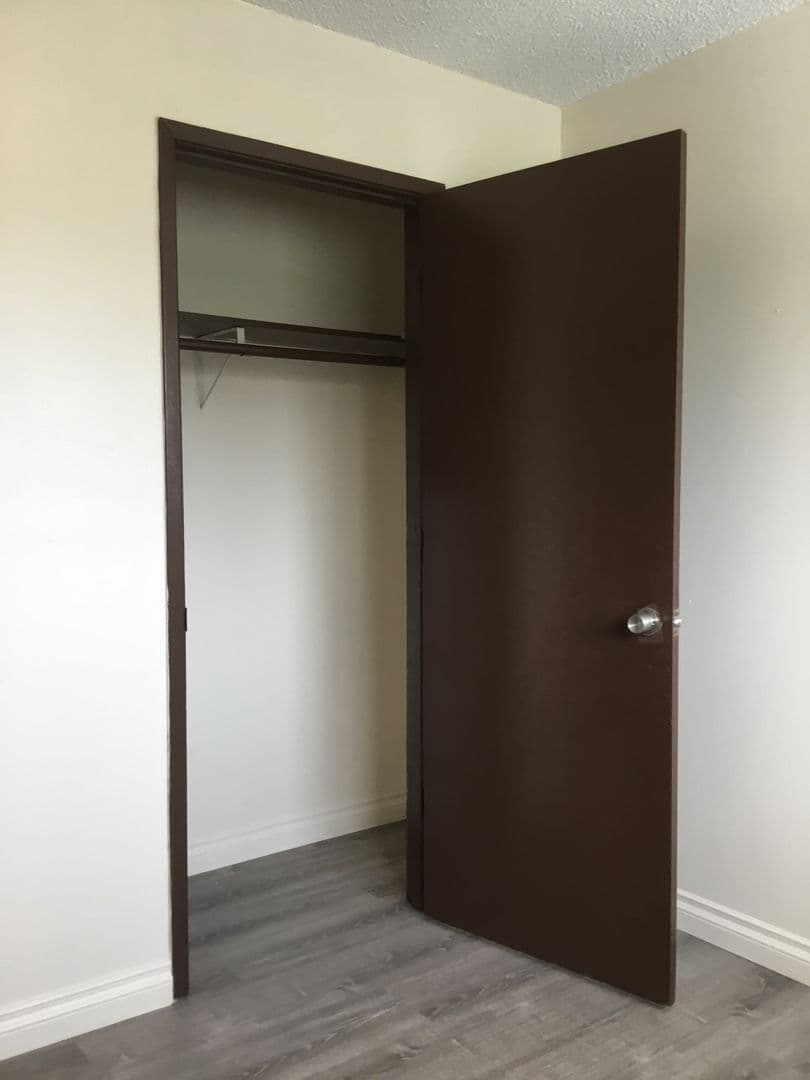 Portland Apartment: 16124 SE Alder St.