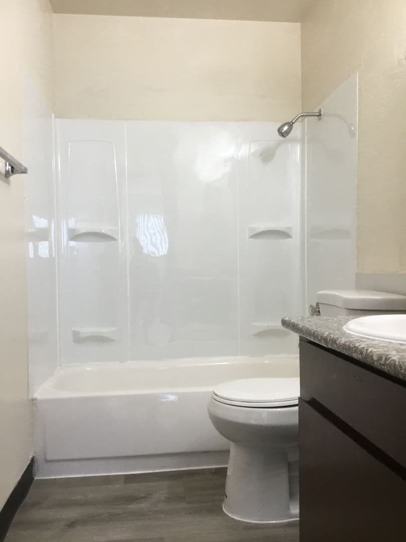 Portland Apartment: 16124 SE Alder St.