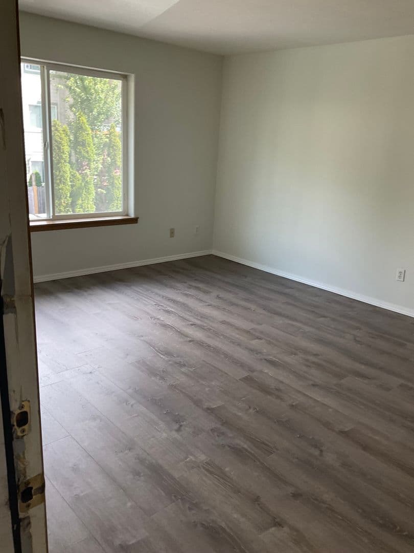 Portland Apartment: 110 & 114 SE 146th Ave.
