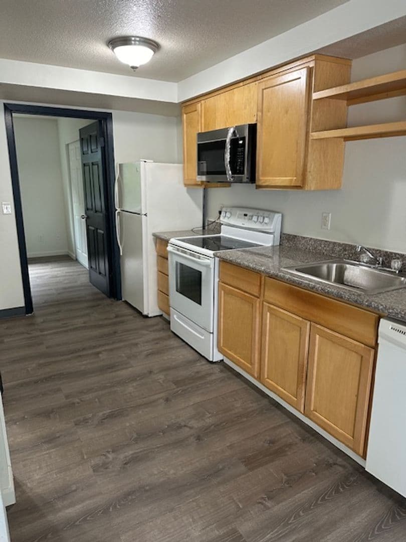 Portland Apartment: 12026 SE Ash St