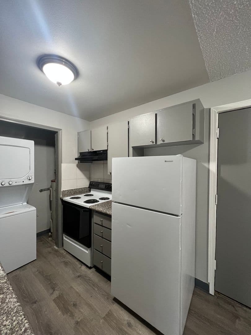Portland Apartment: 16124 SE Alder St.