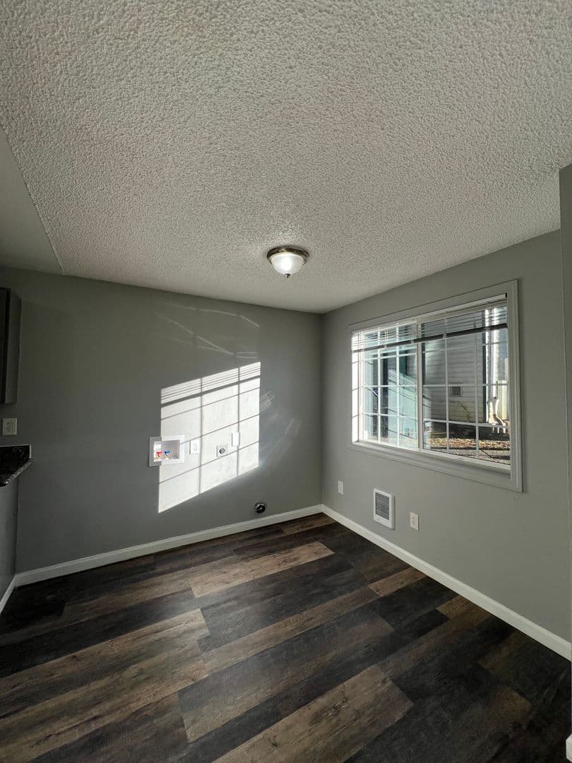 Portland Apartment: 17439 SE Stark St