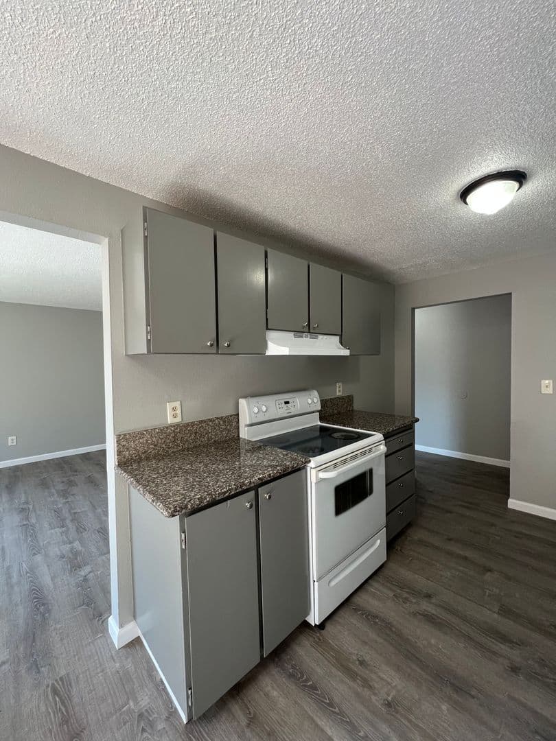 Portland Apartment: 621 NE 162nd