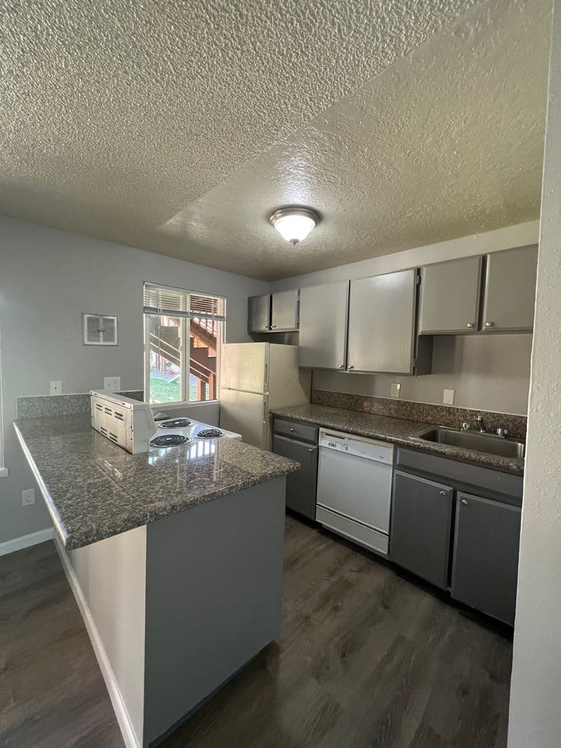 Portland Apartment: 16000 SE Alder St.