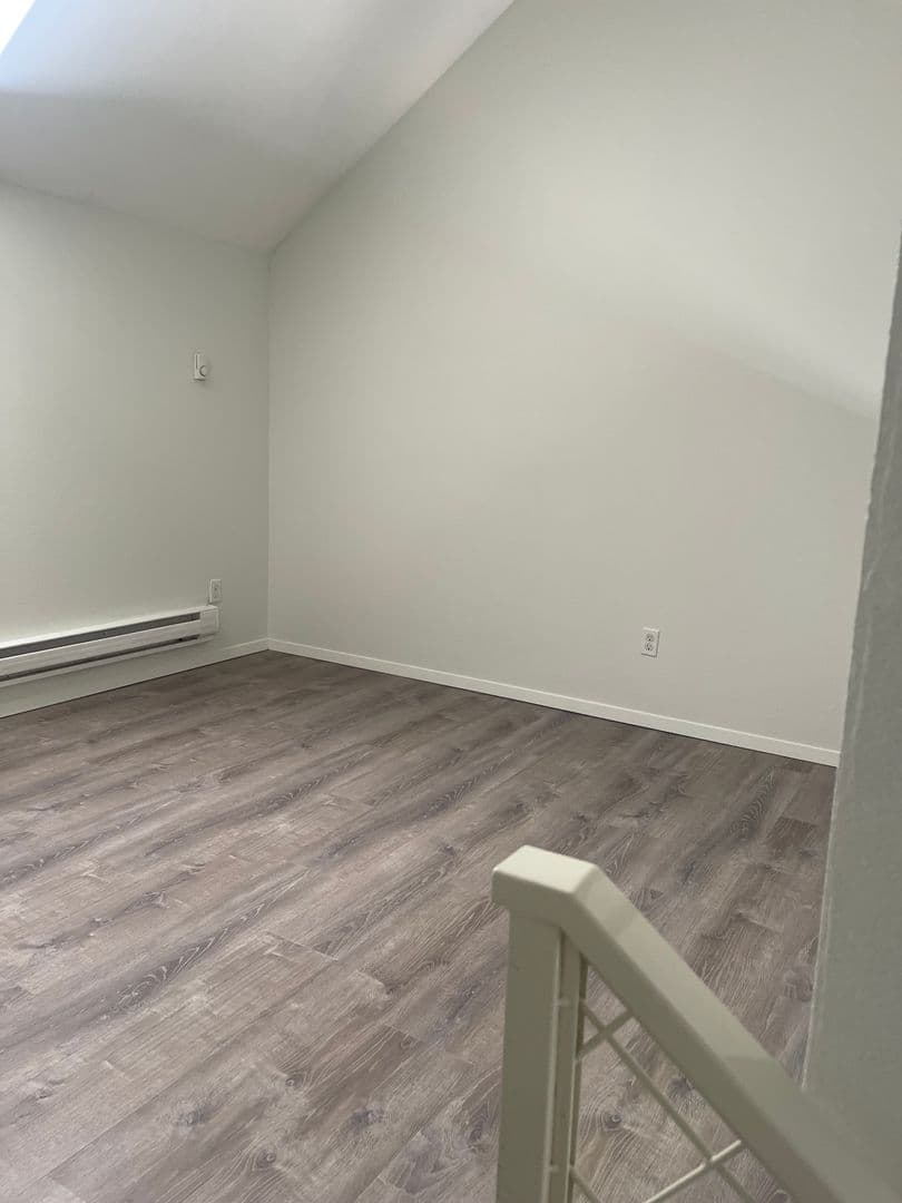 Portland Apartment: 12026 SE Ash St