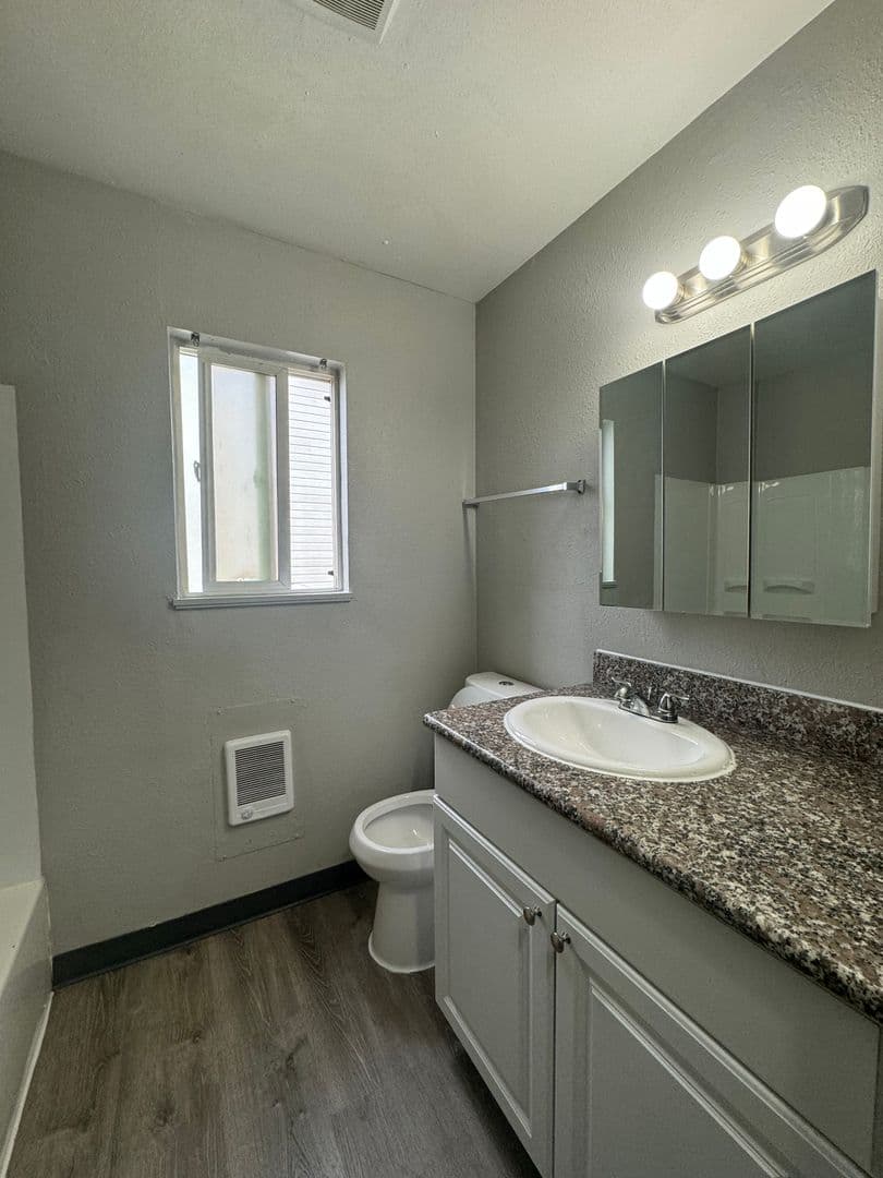 Portland Apartment: 16836 SE Stark St