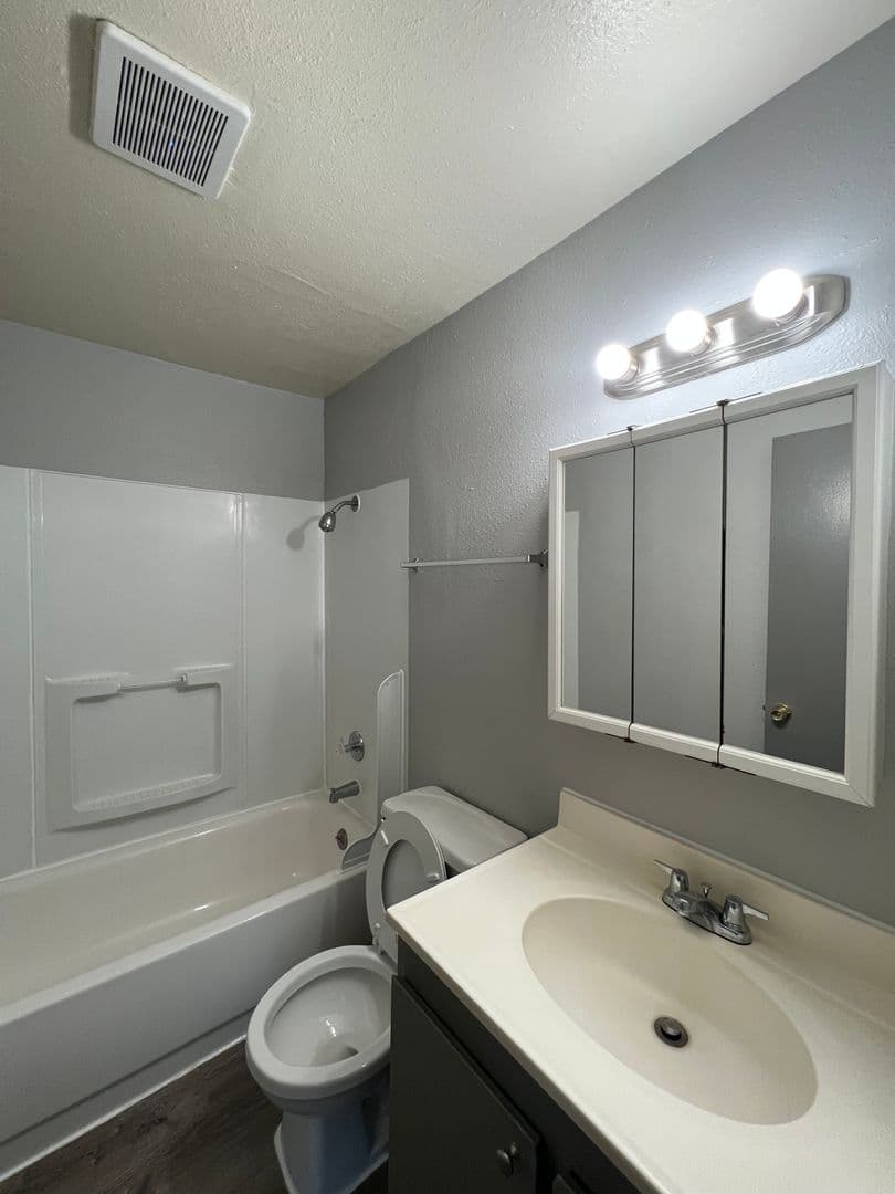 Portland Apartment: 16000 SE Alder St.