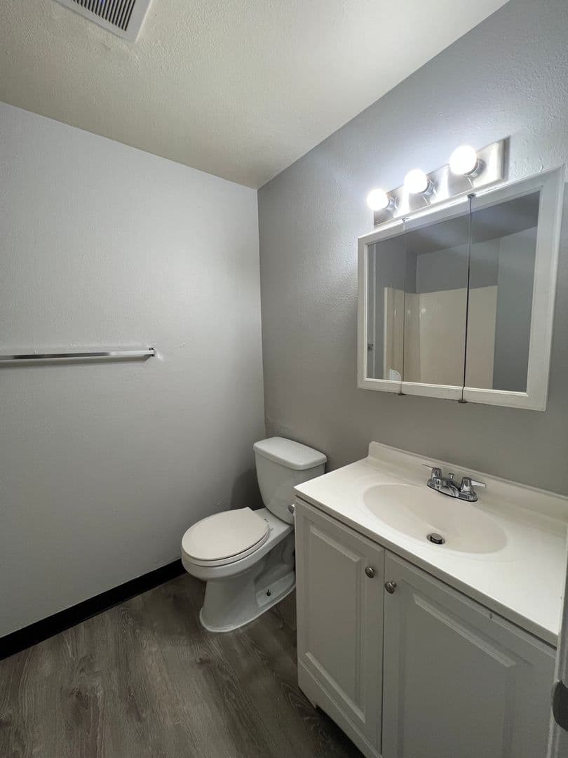 Portland Apartment: 17439 SE Stark St