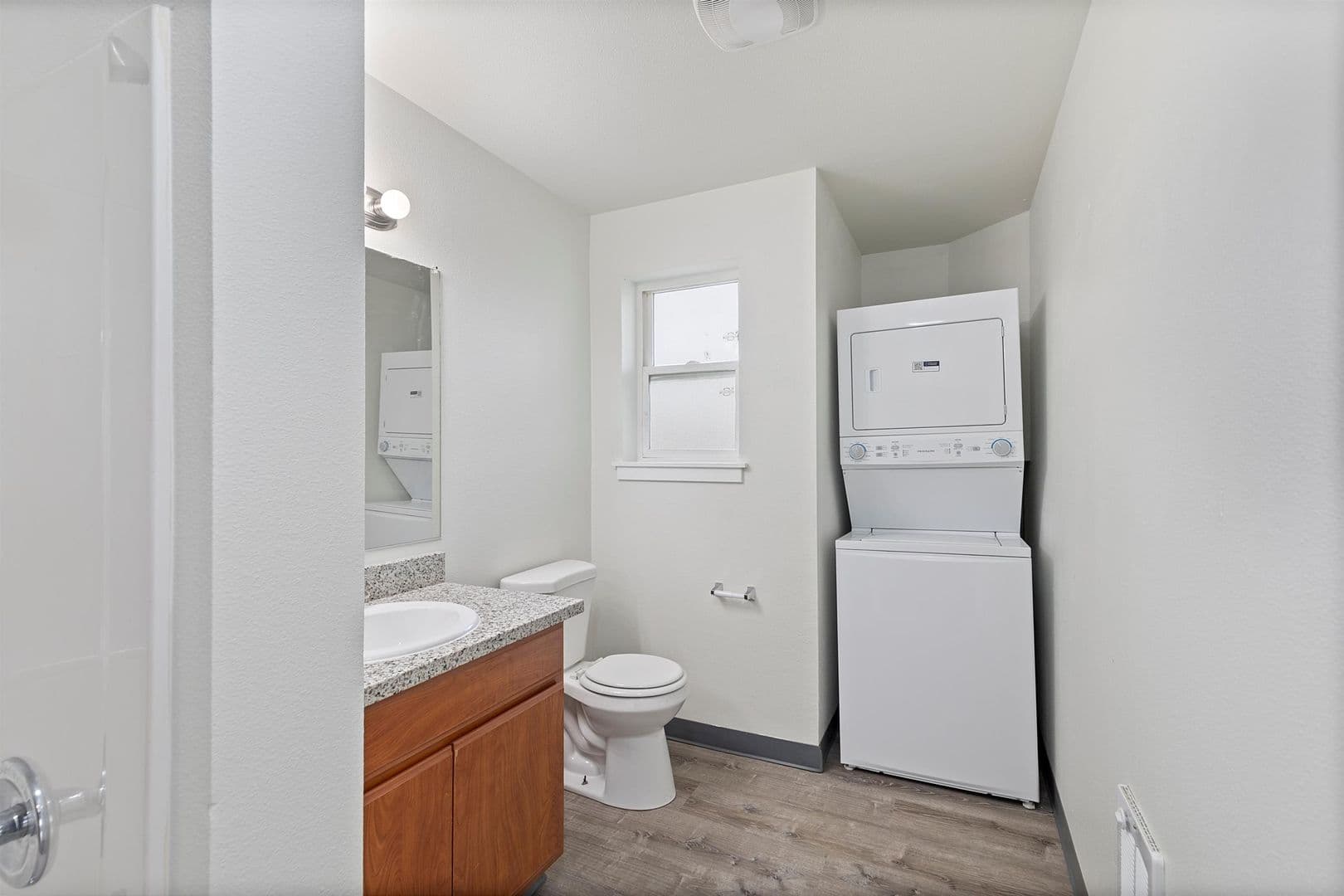 Portland Apartment: 450 SE 127th Ave.