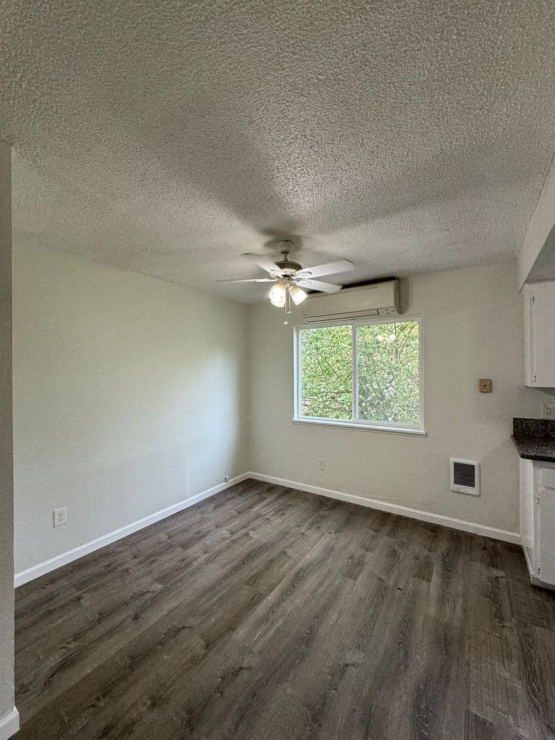 Portland Apartment: 912 NE 91st/924 NE 91st
