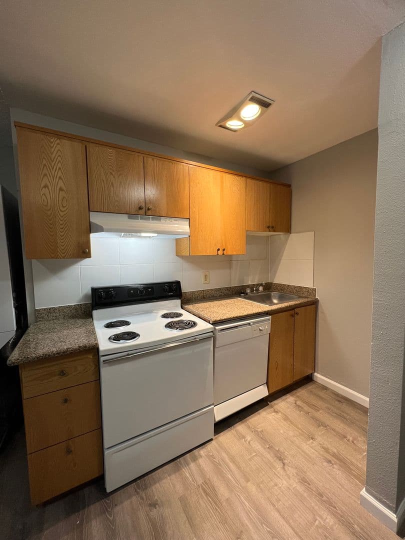 Portland Apartment: 16124 SE Alder St.