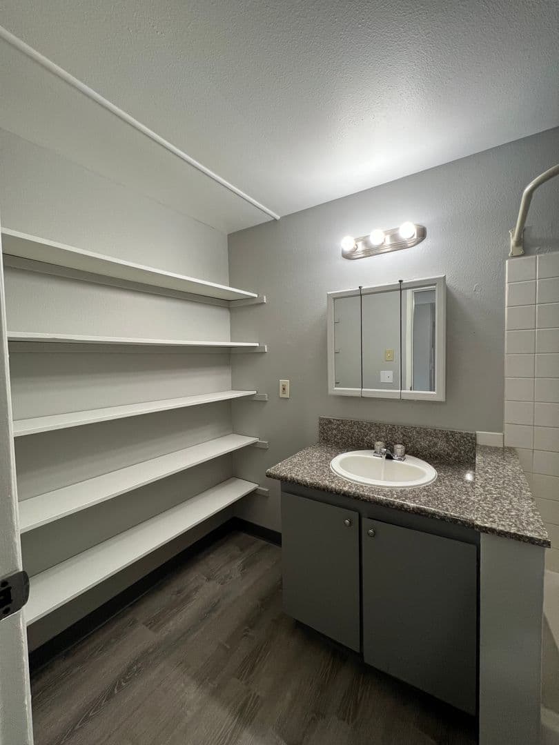 Portland Apartment: 621 NE 162nd