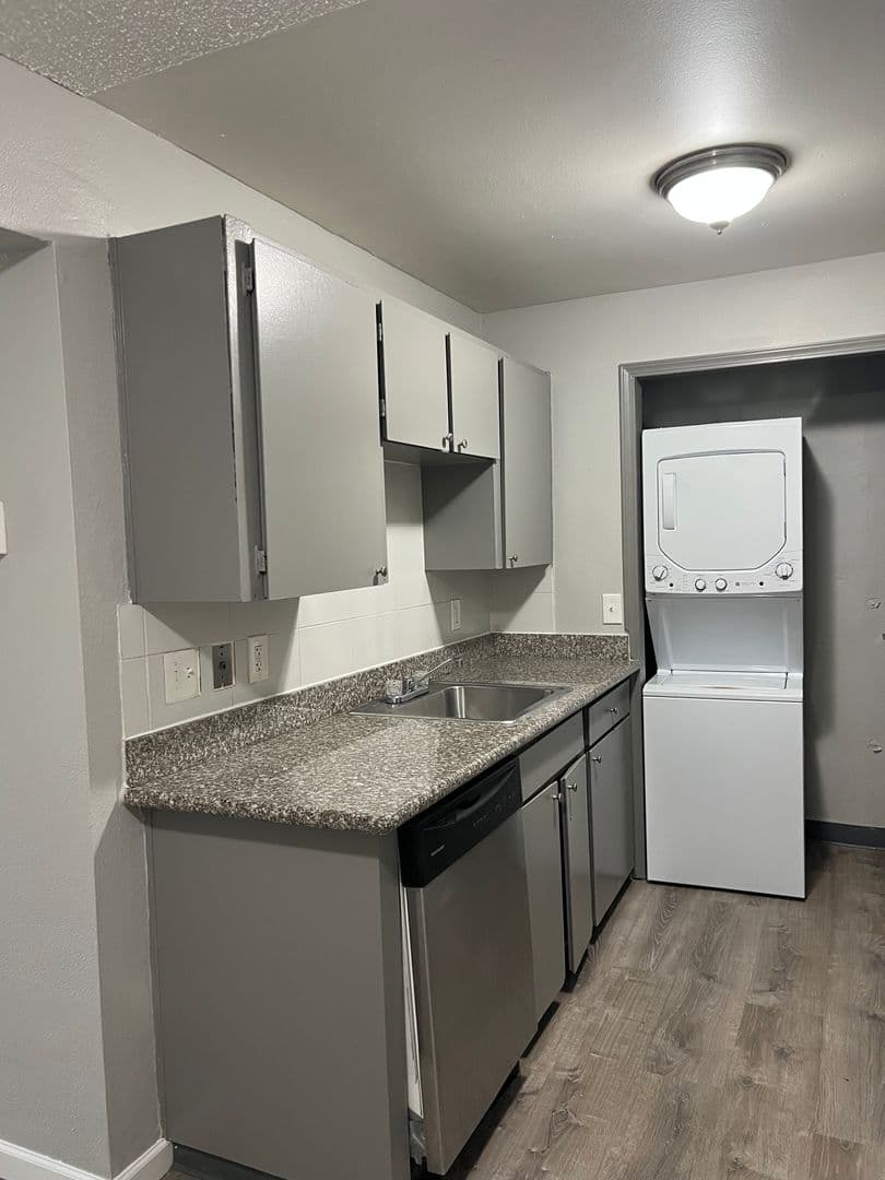 Portland Apartment: 16124 SE Alder St.