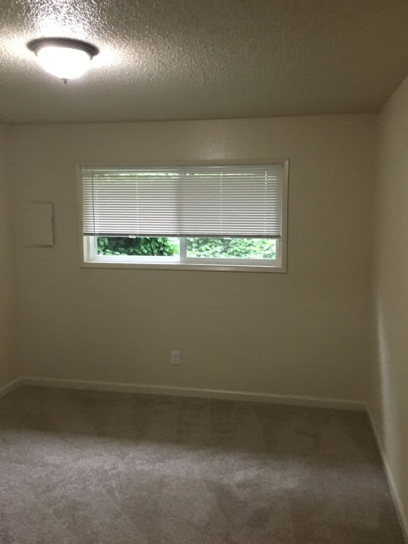 Portland Apartment: 166 NE 162nd