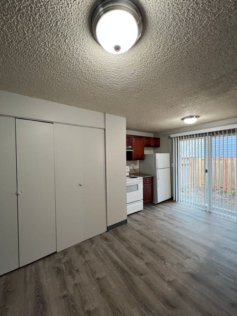 Portland Apartment: 720 SE 187th