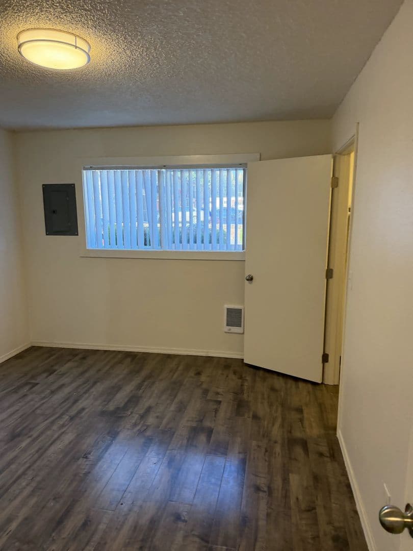 Portland Apartment: 16300 & 16400 E. Burnside St.