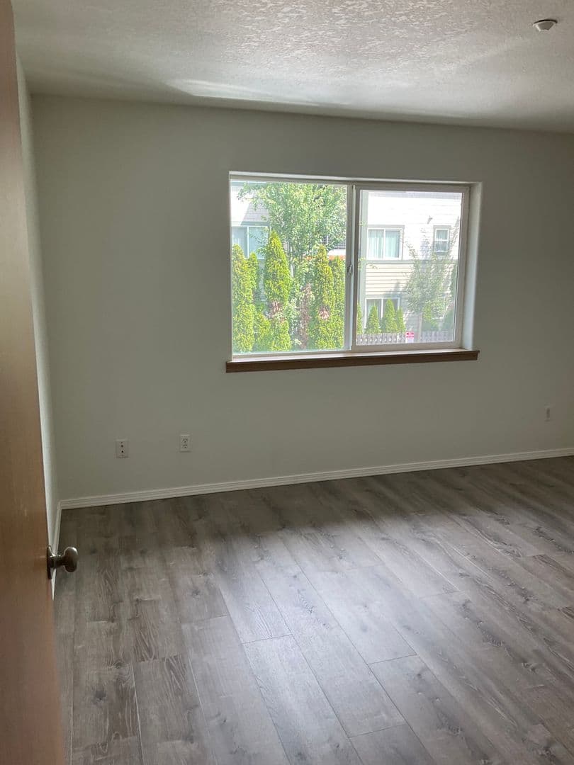 Portland Apartment: 110 & 114 SE 146th Ave.