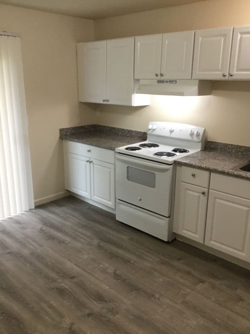 Portland Apartment: 166 NE 162nd