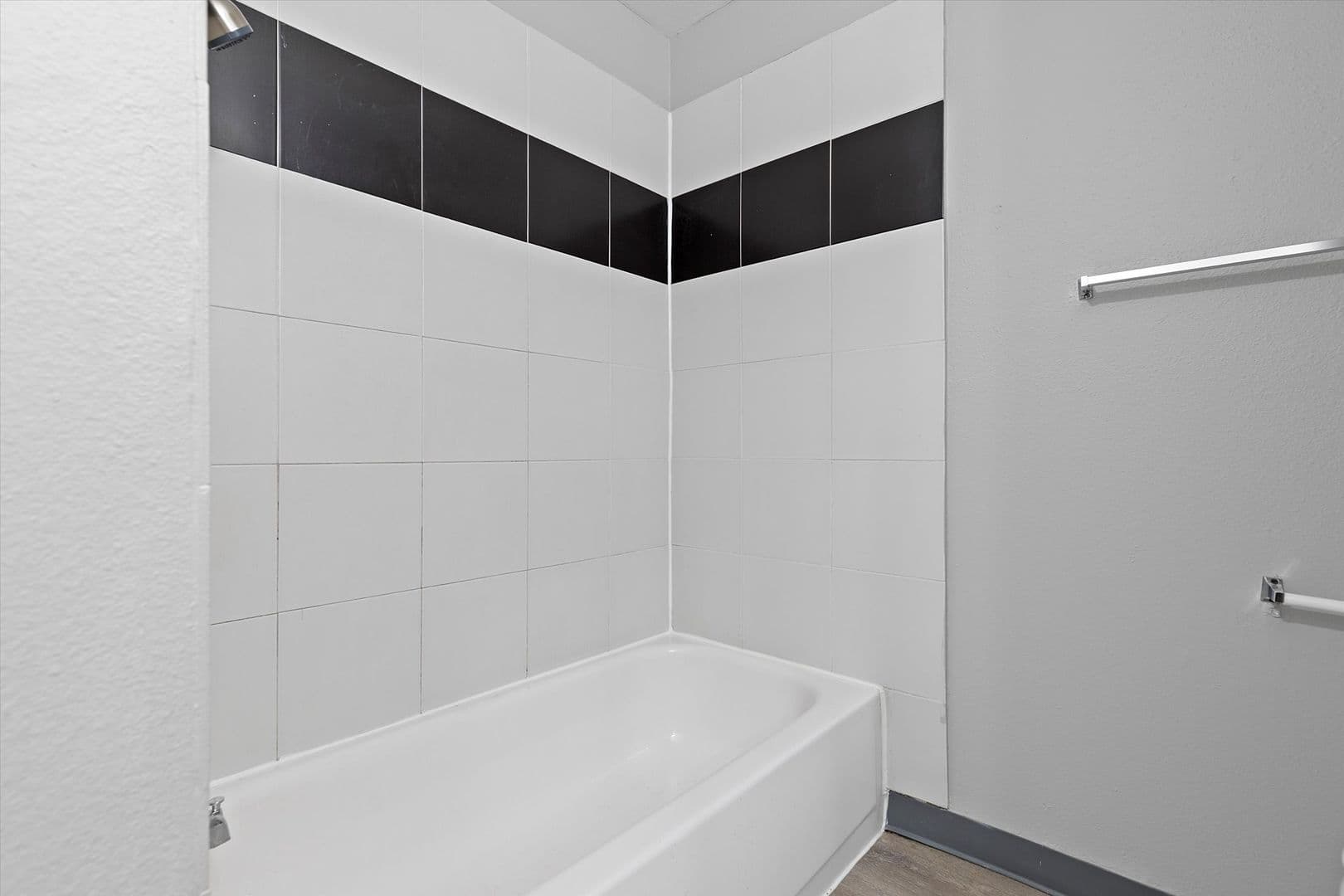 Portland Apartment: 13801-13865 SE Stark