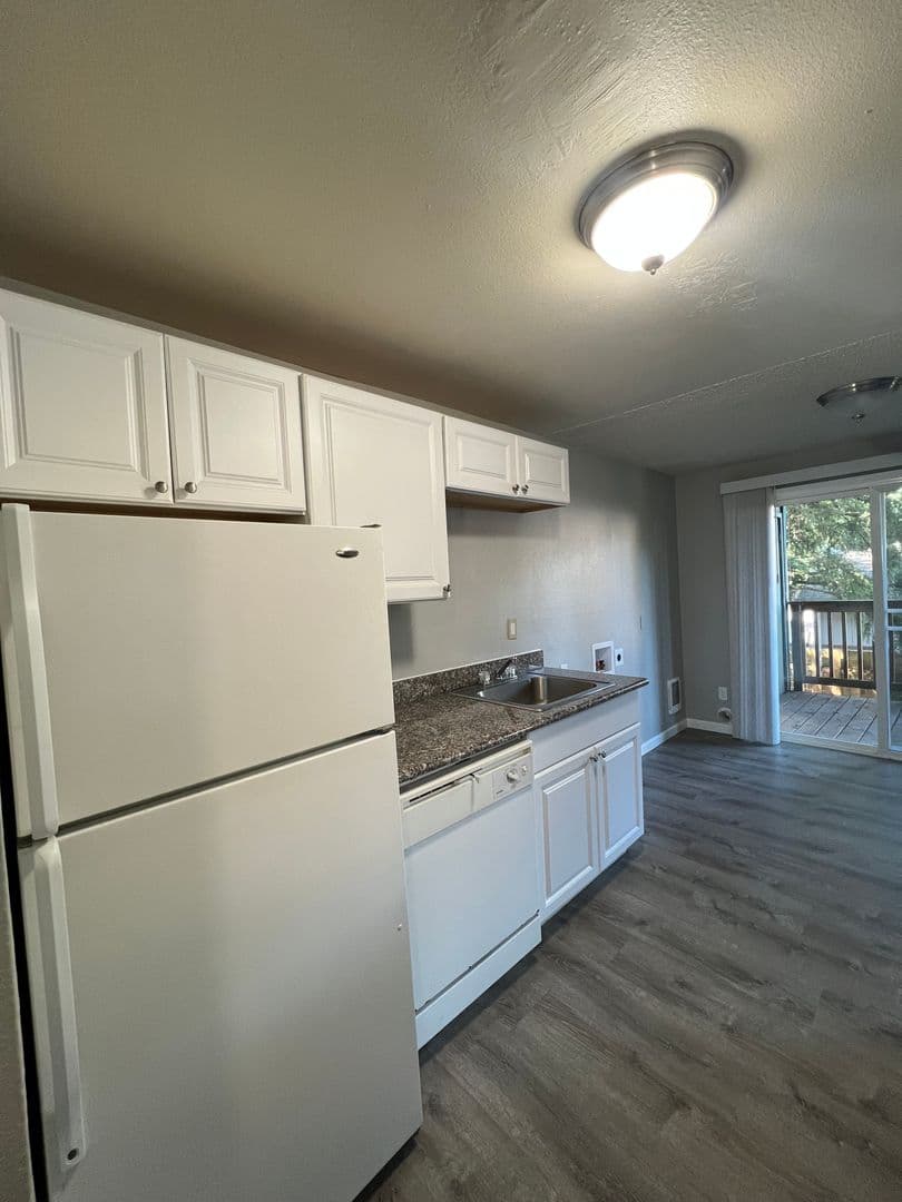 Portland Apartment: 17439 SE Stark St
