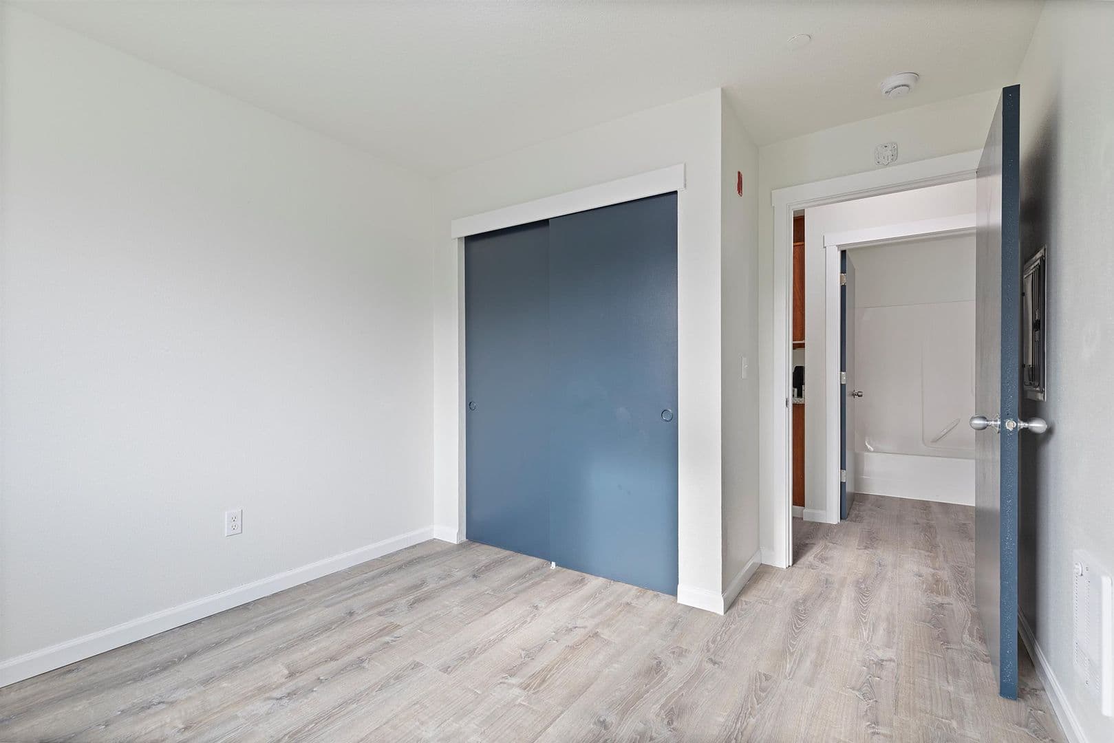 Portland Apartment: 450 SE 127th Ave.