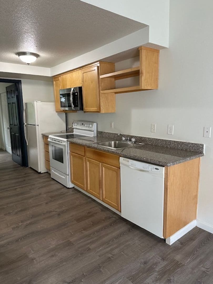 Portland Apartment: 12026 SE Ash St