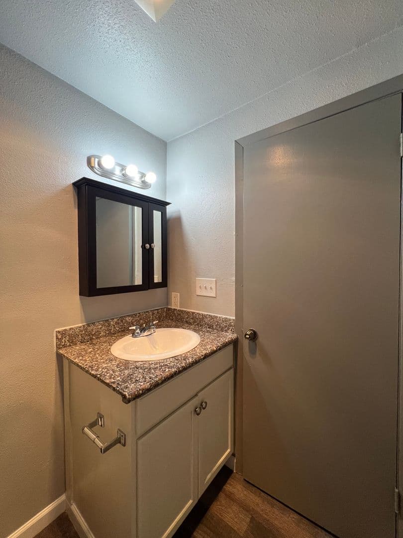 Portland Apartment: 17439 SE Stark St