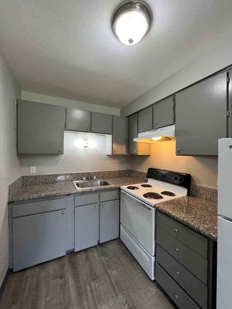 Portland Apartment: 16836 SE Stark St